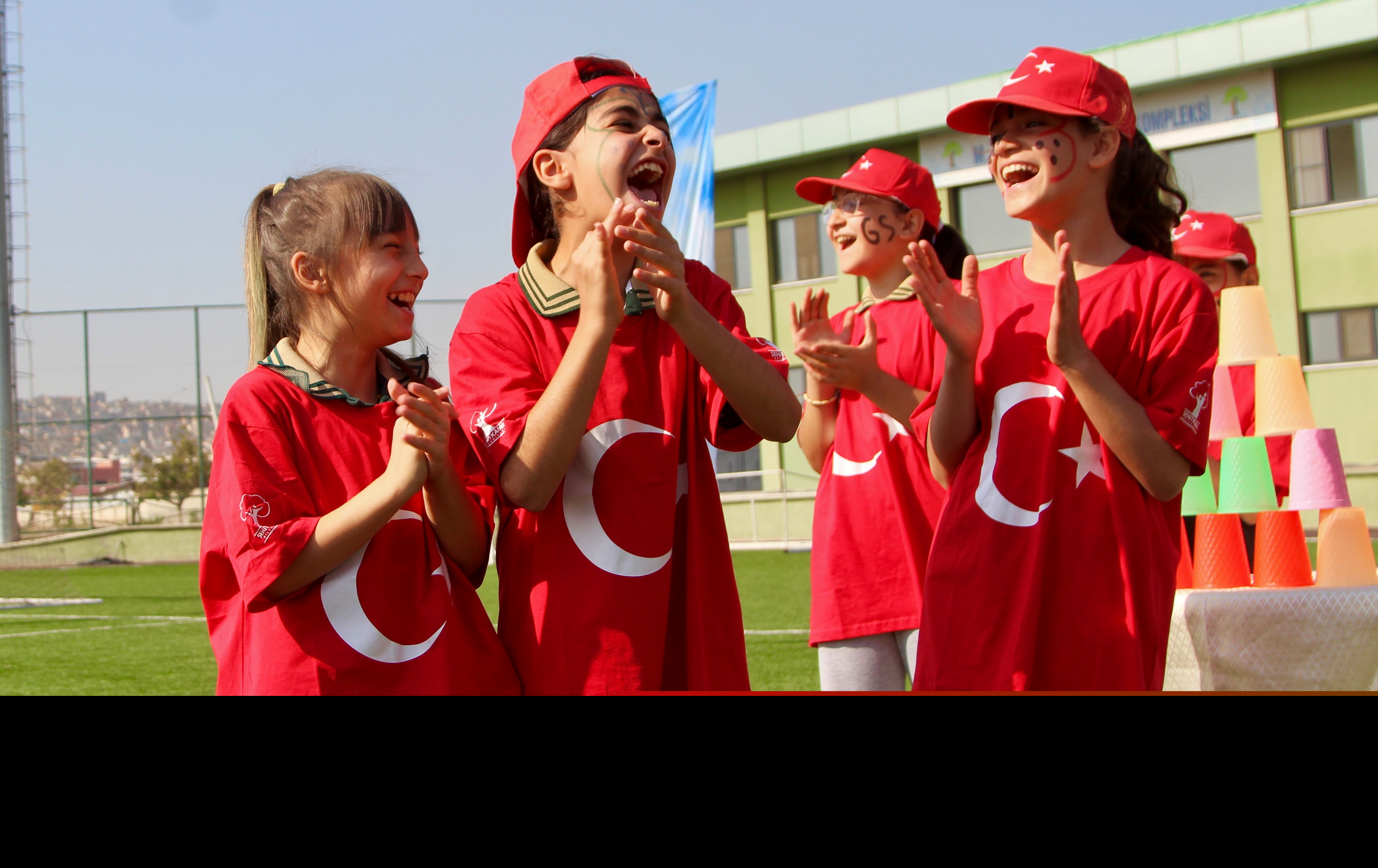 Öğretmenler hem öğretti hem eşlik etti