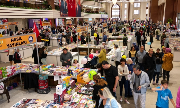 Kitap fuarını yüz bini aşkın kişi ziyaret etti