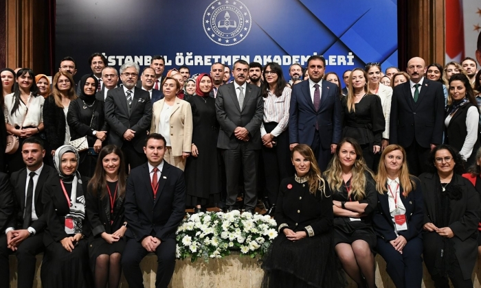 Yeni eğitim yılının ilk dersini Bakan Tekin verdi