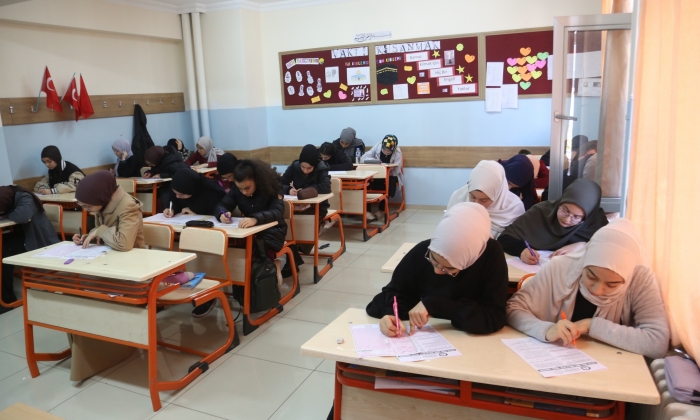 Şahinbeyli öğrenciler umre için ter döktü