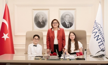 Fatma Şahin Koltuğunu Çocuklara Devretti