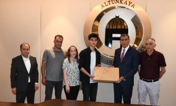 Altunkaya’dan şampiyonlara ödül!   