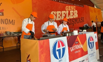  GAÜN’de gelenek bozulmadı