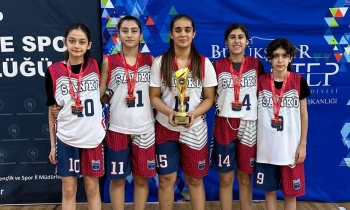 SANKO Okulları üç kupa kazandı   