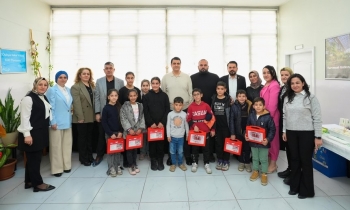    Umut Yılmaz’dan Çocuklara Hediye