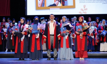    GAÜN İlahiyat Fakültesi’nde Mezuniyet Sevinci