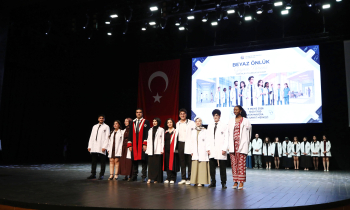 GAÜN tıp fakültesi̇ öğrencileri önlüklerini giydi
