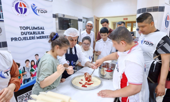 GAÜN rektörü Doğan, özel gereksinimli̇ öğrencilerle pizza yaptı