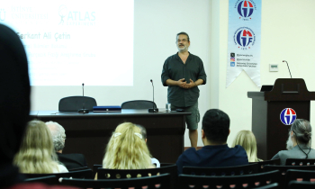 GAÜN’de ''Küçüğü aramak, evreni̇ kavramak'' semineri̇ düzenlendi