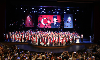 GAÜN Tıp fakültesi̇'nden 200 genç doktor mezun oldu