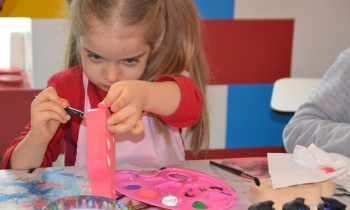 Çocuklar ahşap oyuncaklar yaptı