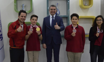 Erdemli öğrencilerin yüzme başarısı