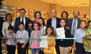 Büyükşehir Belediyesi'nin resim yarışmasına 6500 çocuk resimleriyle katıldı
