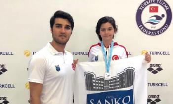 SANKO OKULLARI YÜZÜCÜSÜ BERİL ÖZTÜRK TÜRKİYE İKİNCİSİ OLDU