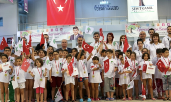 Minik Sporcular 15 Temmuz Anısına Kulaç Attı