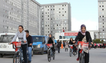 Üniversiteli kız öğrencilerden farkındalık etkinliği