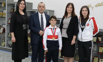 SANKO Okulları öğrencisi Efe Sözmen tenis birincisi oldu
