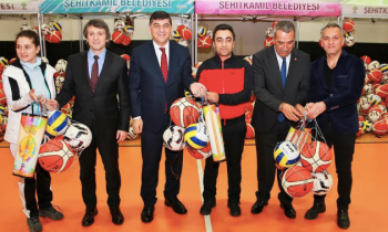 Fadıloğlu'ndan okullara spor desteği