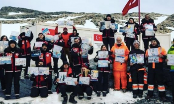 Erdemli öğrencinin çizimi Antarktika'da