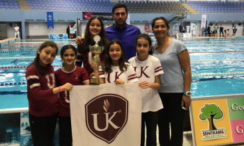 Uygar Koleji öğrencilerinden yüzme başarısı