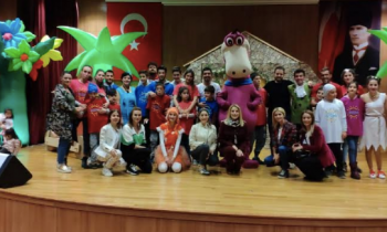 Minik öğrenciler tiyatro ile buluştu