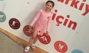 Minik Zümra okulunu temsil etti