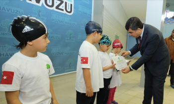 23 Nisan minik kulaçlar yüzme şenliğine büyük ilgi