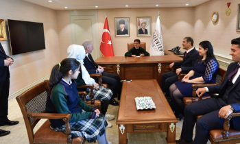 Vali Gül koltuğunu devretti