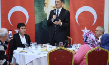 Bakan Selçuk engelli öğretmen ve öğrencilerle buluştu