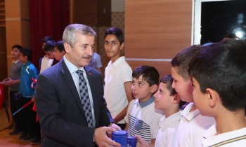 Mehmet Tahmazoğlu'ndan başarılı öğrencilere ödül