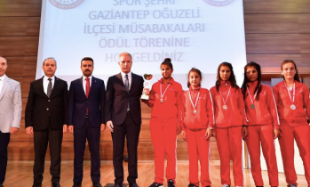 Vali Gül'den öğrencilere: Sizler iyi yetiştiğiniz müddetçe bizler geleceğe güvenle bakacağız
