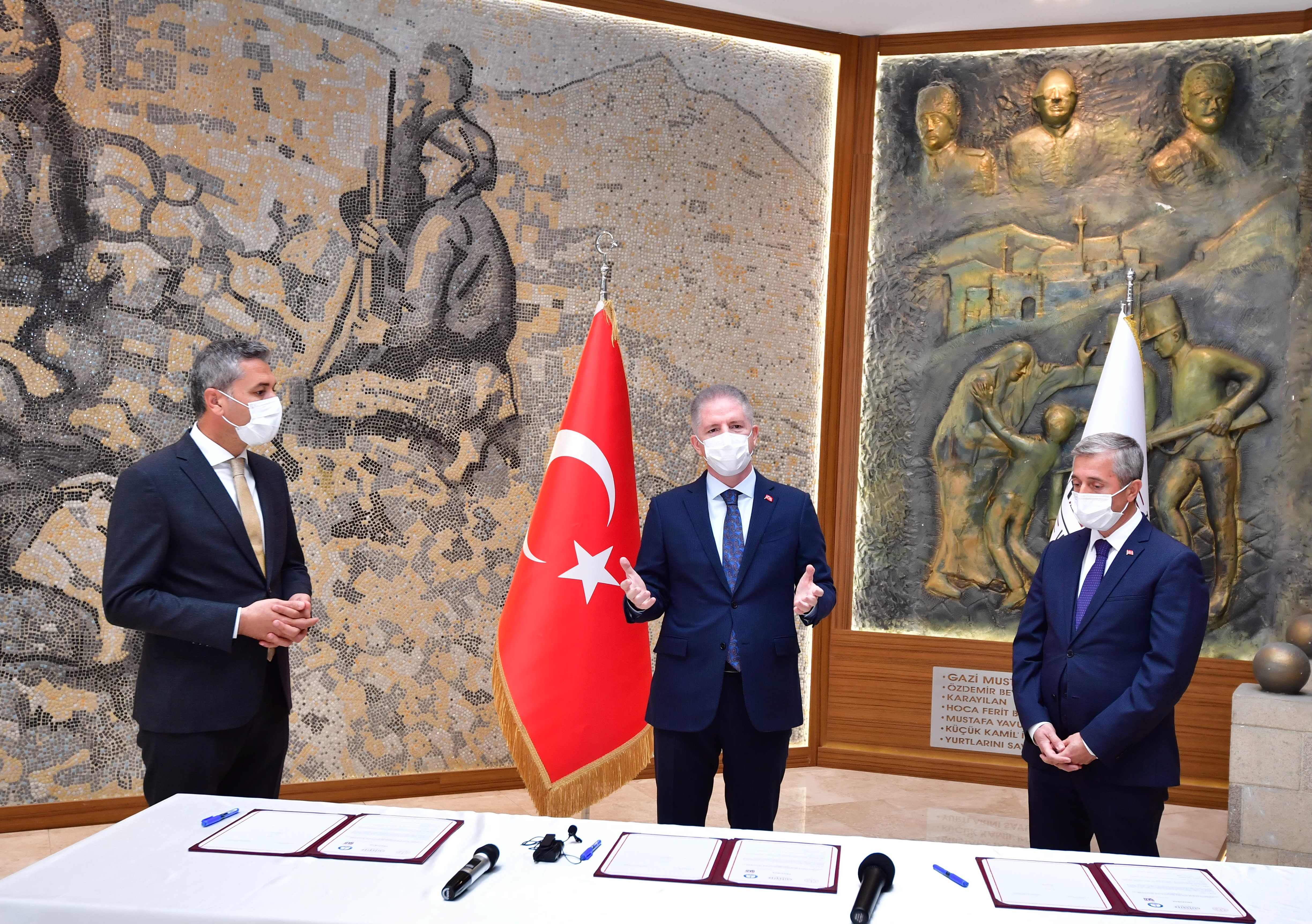 Öğretmene 1 yıl ücretsiz…