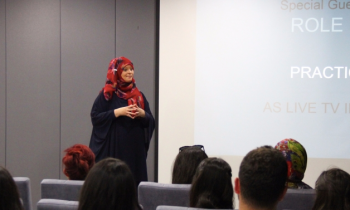 Lauren Booth HKÜ'de ders vermeye başladı