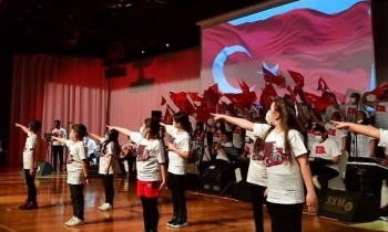 Erdem’e ayakta alkışlar