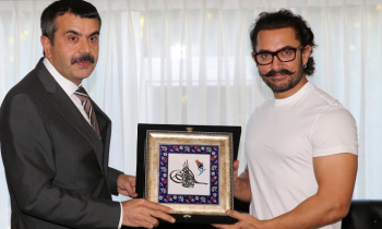 Müsteşar Tekin, filmlerinde eğitim konularını da işleyen Bollywood yıldızı Khan´ı kabul etti