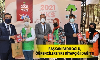 Başkan Fadıloğlu, öğrencilere YKS kitapçığı dağıttı