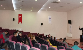 Oğuzeli MYO’da  “En iyi narkotik polisi anne” konferansı