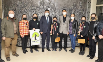 Başkan Fadıloğlu milli satranççıları ağırladı