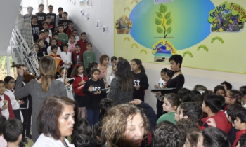 Dev koro Atatürk için söylüyor