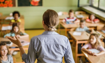 Deprem bölgesinde görev yapan öğretmenlere 'il içi' nakil hakkı verildi