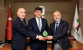 HKÜ'den Fadıloğlu'na teşekkür plaketi