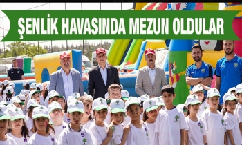 Şenlik havasında mezun oldular