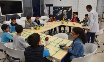 Geleceğin bilim adamlarını yetiştiriyor