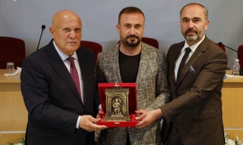 GAÜN’lü Akademisyene Üstün Hizmet Ödülü!