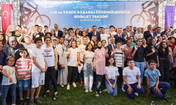 Başarılı öğrenciler bisikletlerini aldı