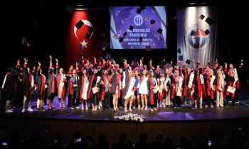 GAÜN Diş Hekimliği Fakültesi'nde mezuniyet heyecanı!