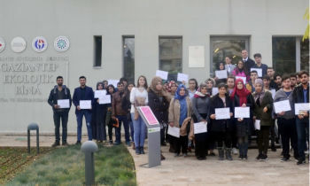GAÜN öğrencilerinden ekolojik binaya ziyaret