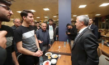 Öğrenciler ile bir araya geldi